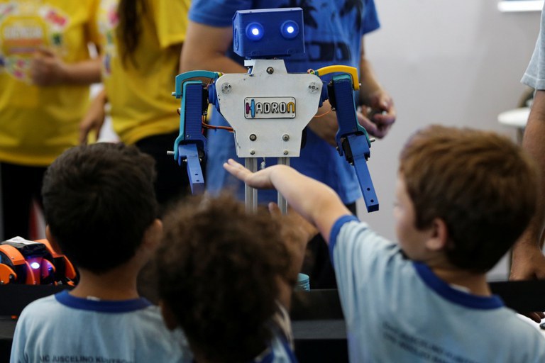 23ad0e6a-8d6f-49e4-96f8-3bfed0e6eaf4