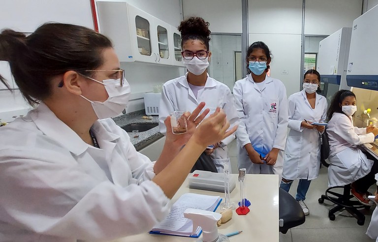 7a56d7c4-2c3c-44ab-947d-e7ee38ced94e