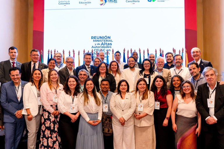 efdde8c9-8120-4cd2-9db5-dec44595cba9