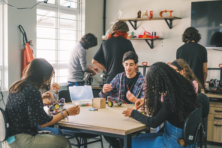 f77cc321-5a25-44b0-b5e5-04d430218121