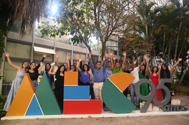 f18298fb-2b23-43a2-a636-0839f18c7f49