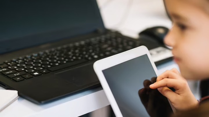 crianca-dispositivos-digitais