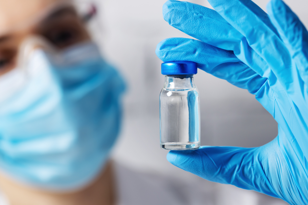 Scientist,Medical,Worker,With,Blank,Vaccine,Vial,In,Hand.,New